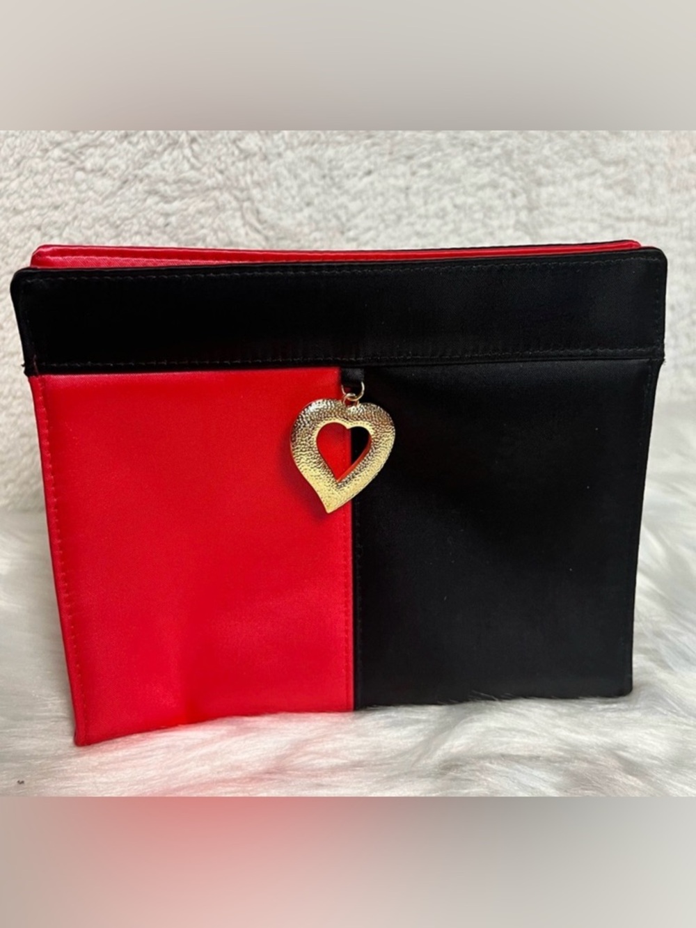 YSL Parfums✨❤️🖤Two-Tone Red & Black Heart Charm Wristlet Clutch